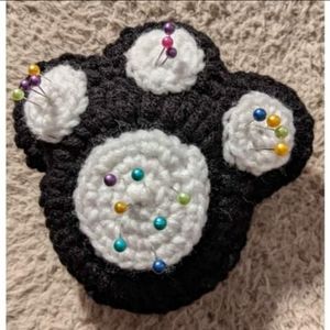 Crochet Paw Print Pin Cushion Blace/ White